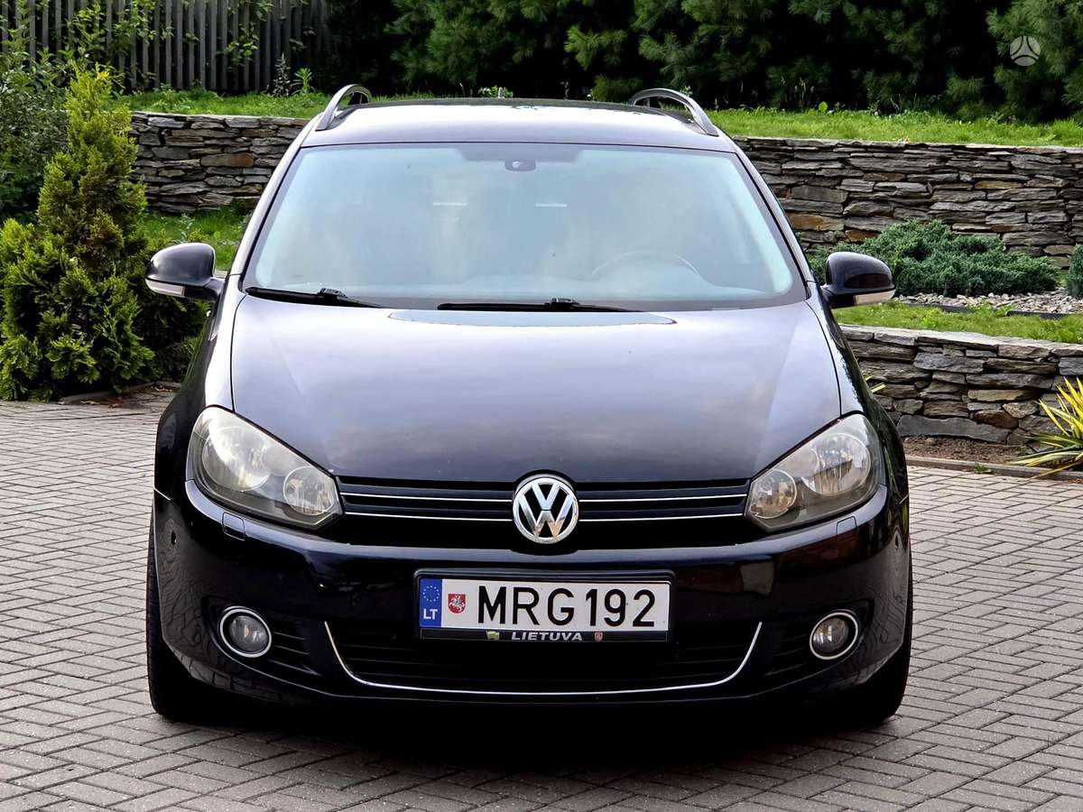 Volkswagen Golf 2011 — rear view