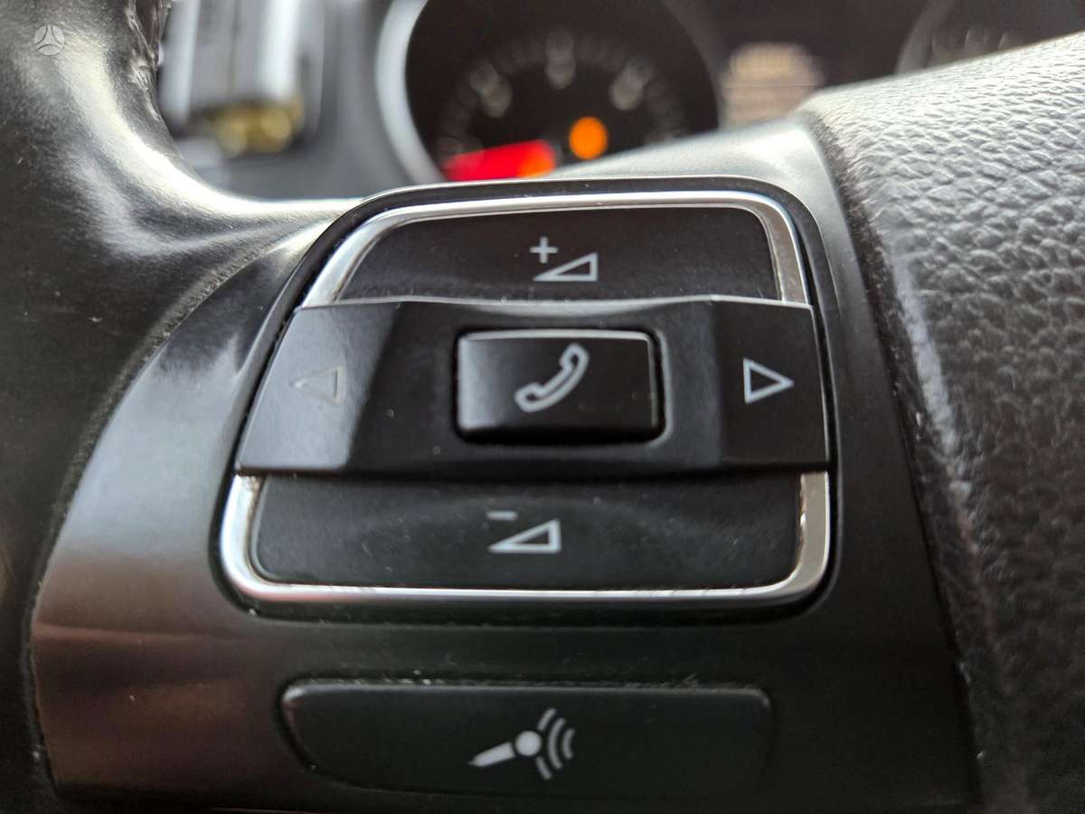 Volkswagen Golf 2011 — photo 25