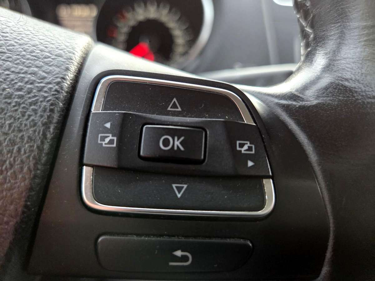 Volkswagen Golf 2011 — photo 26