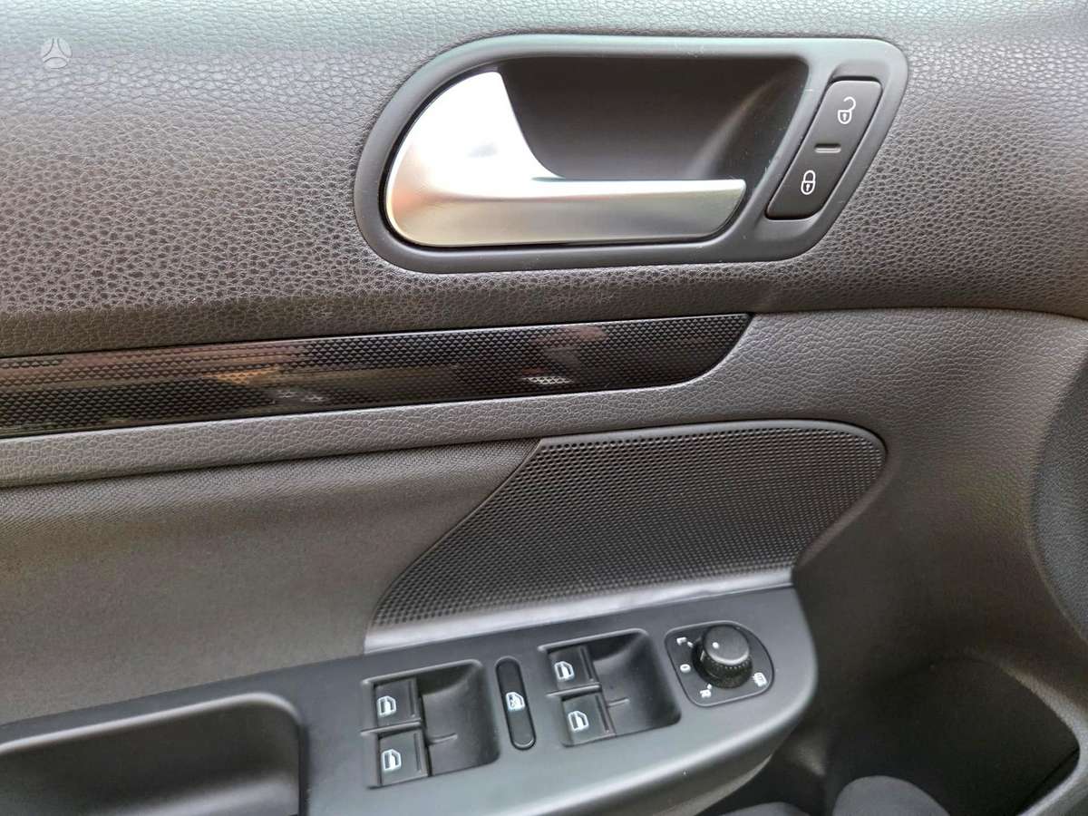 Volkswagen Golf 2011 — photo 28