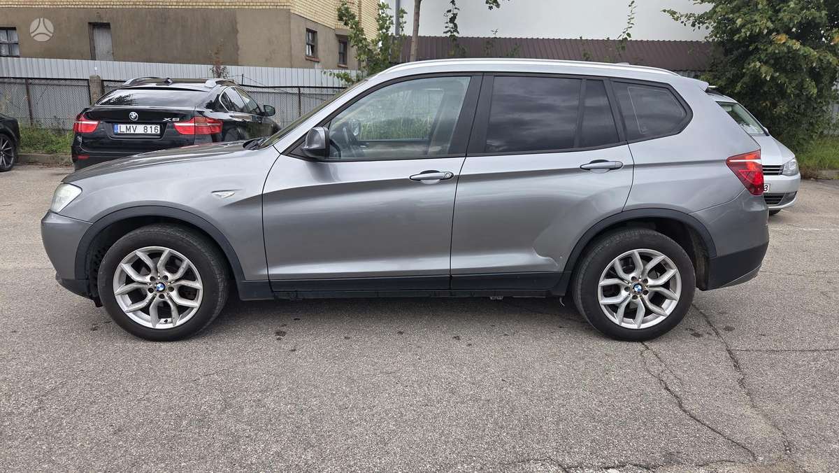 BMW X3 2011 — салон