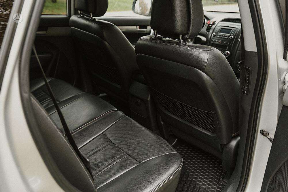 Kia Sorento 2011 — photo 16