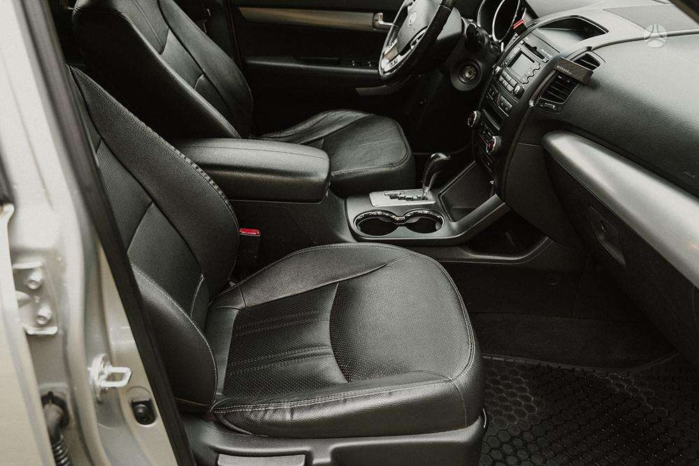 Kia Sorento 2011 — photo 17