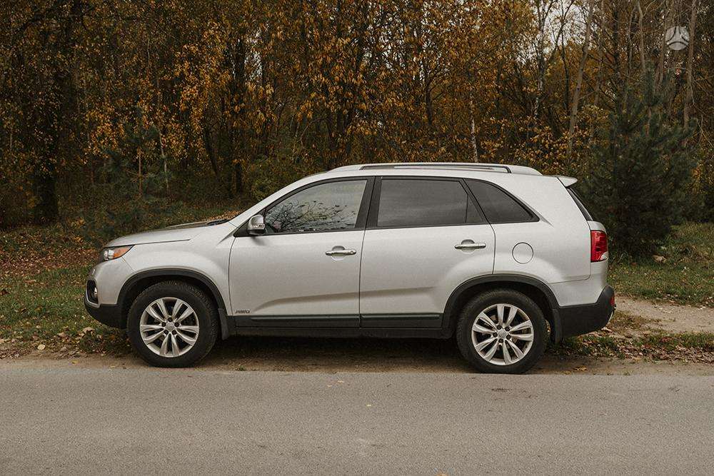 Kia Sorento 2011 — interior