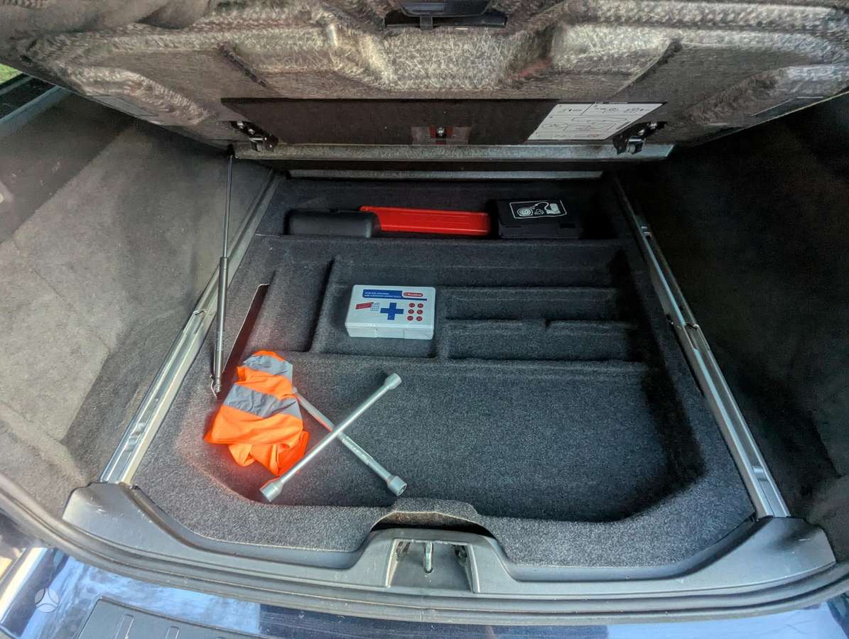 Volvo V70 2008 — photo 18