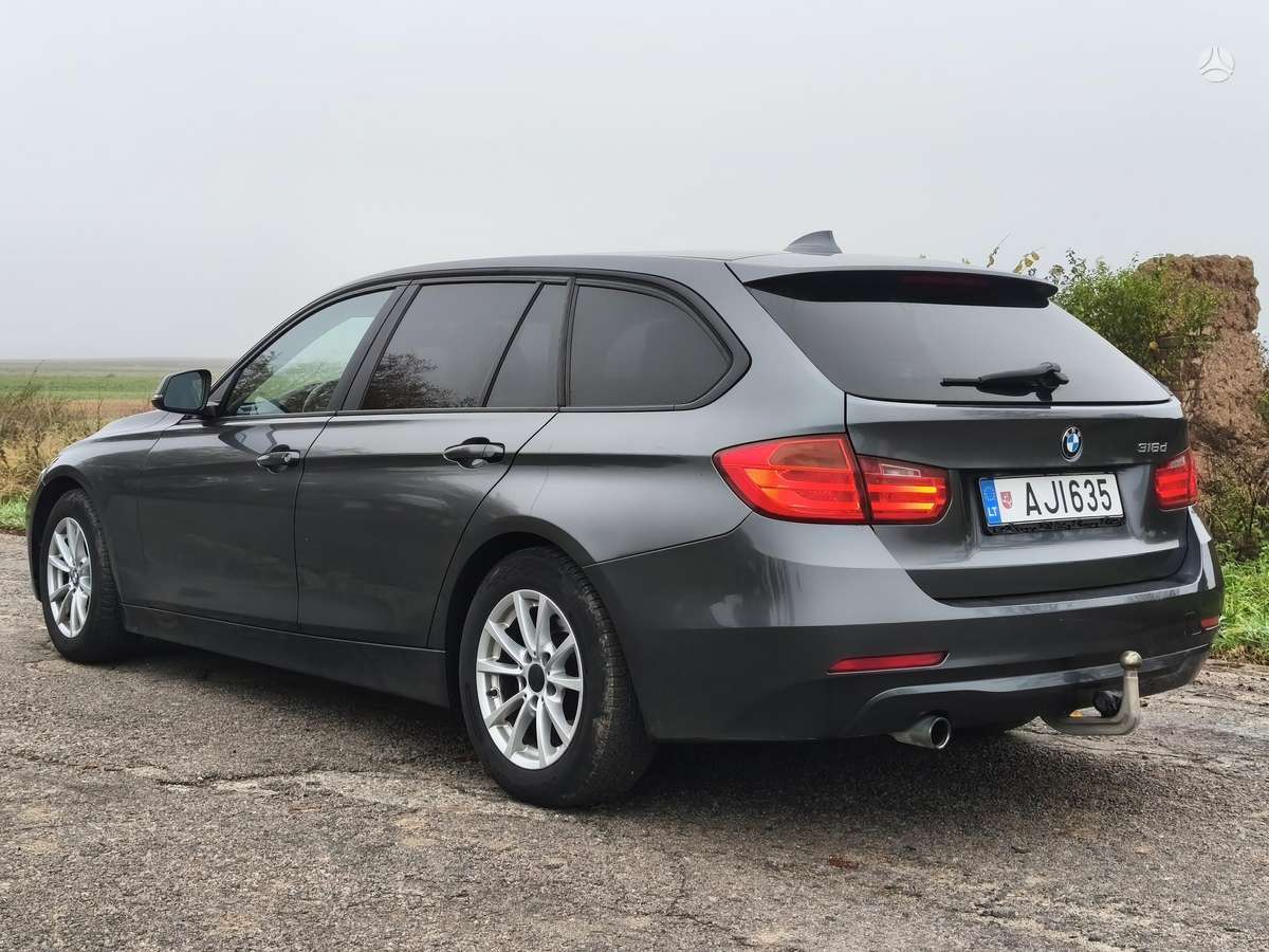 BMW 316 2014 — салон