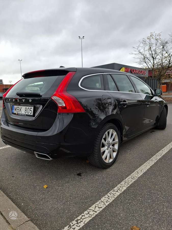 Volvo V60 2014 — двигун 2000 cm³, 181 HP (133kW)