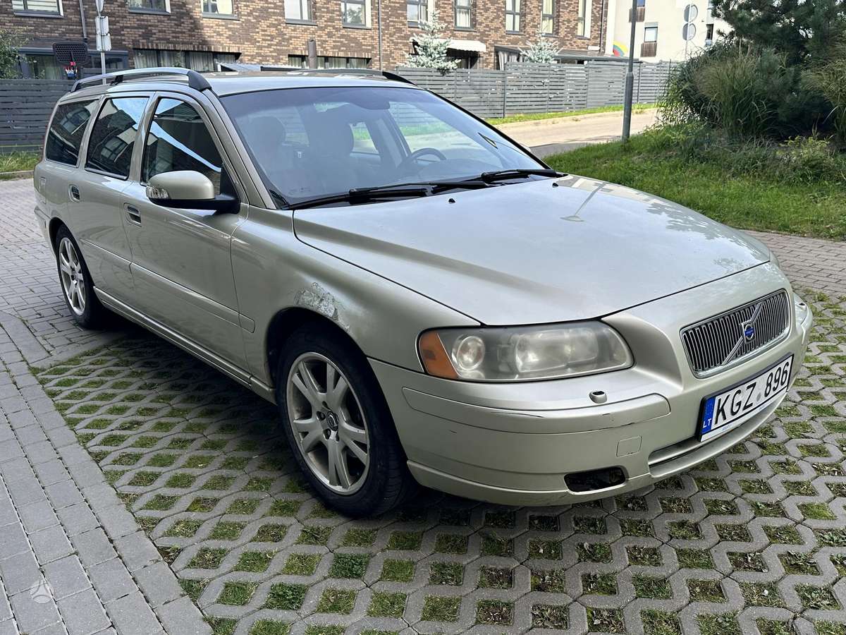 Volvo V70 2007 — вигляд ззаду