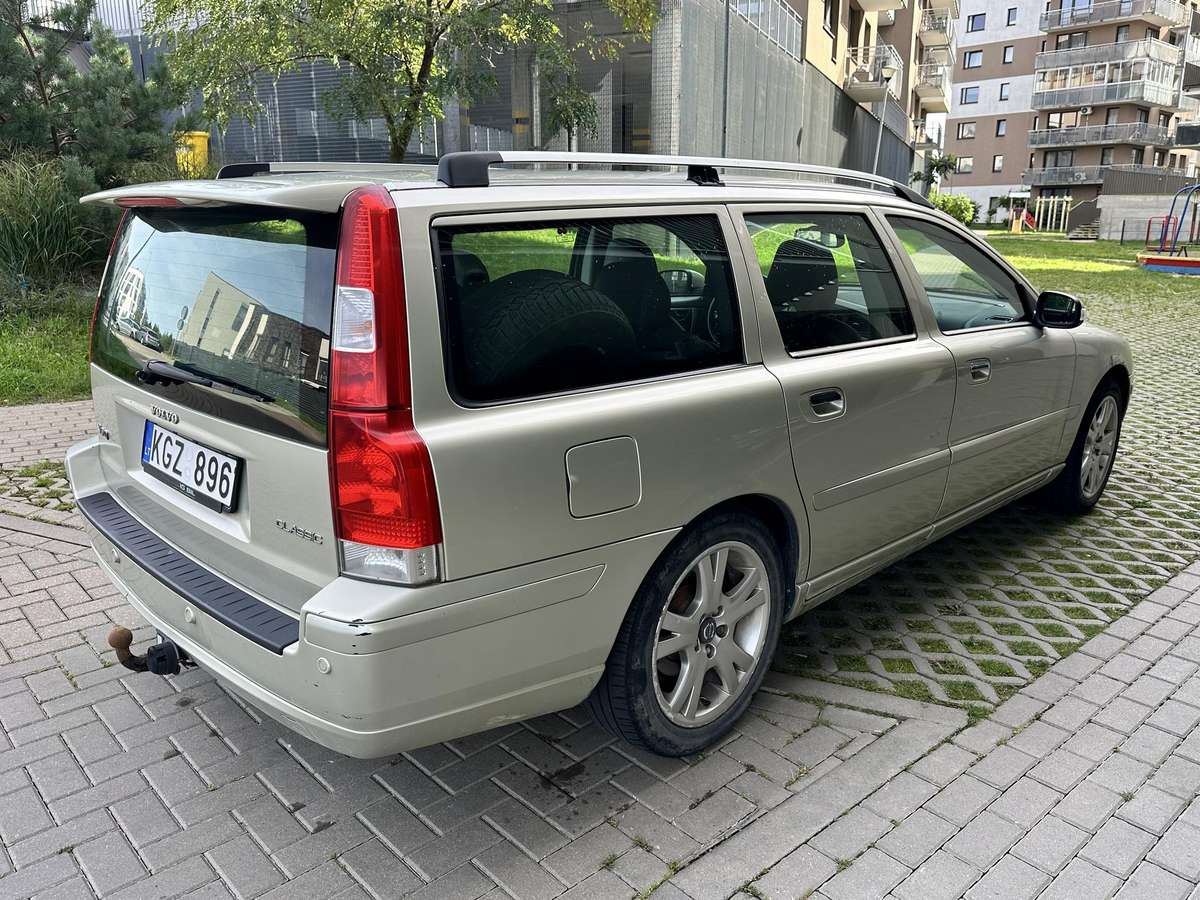 Volvo V70 2007 — двигун 2401 cm³, 185 HP (136kW)