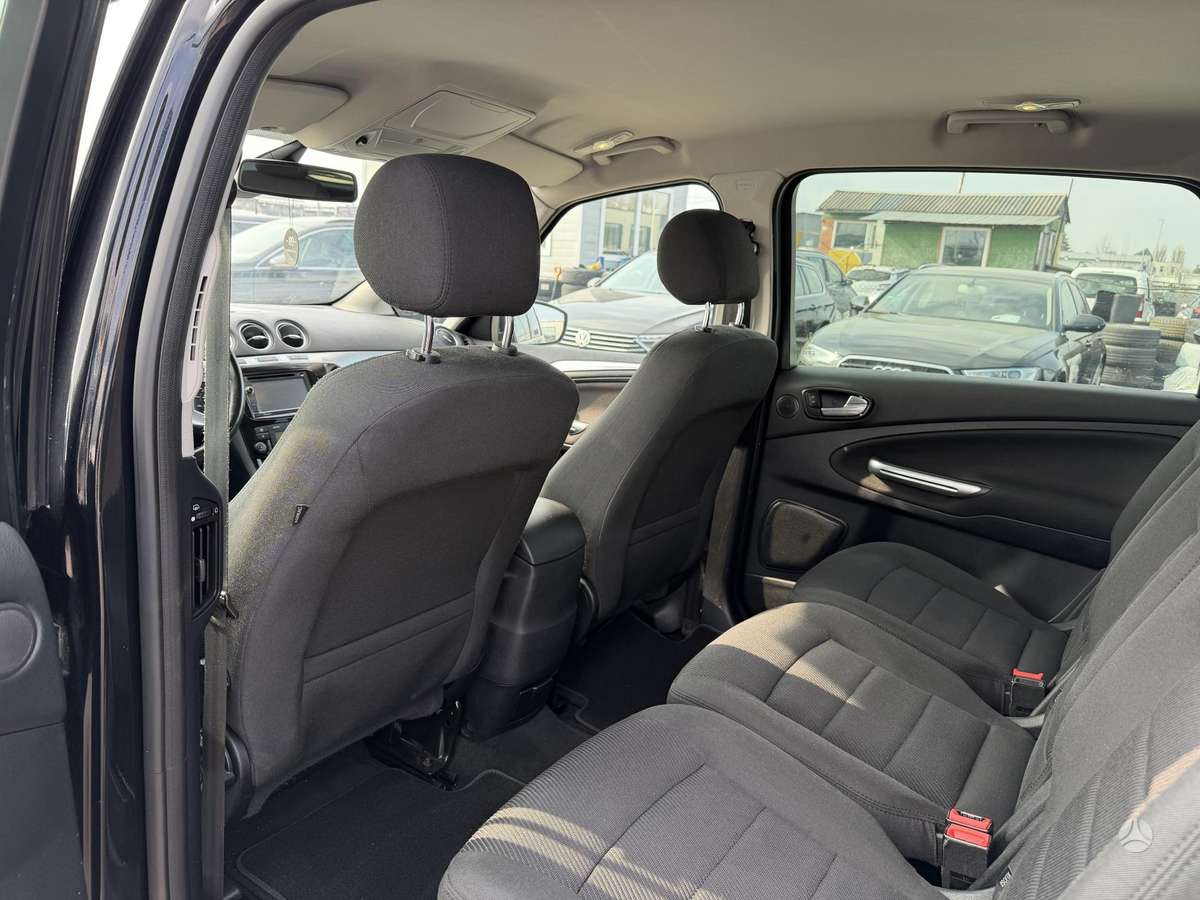 Ford S-MAX 2012 — photo 11