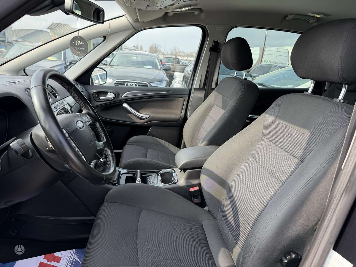 Ford S-MAX 2012 — photo 13
