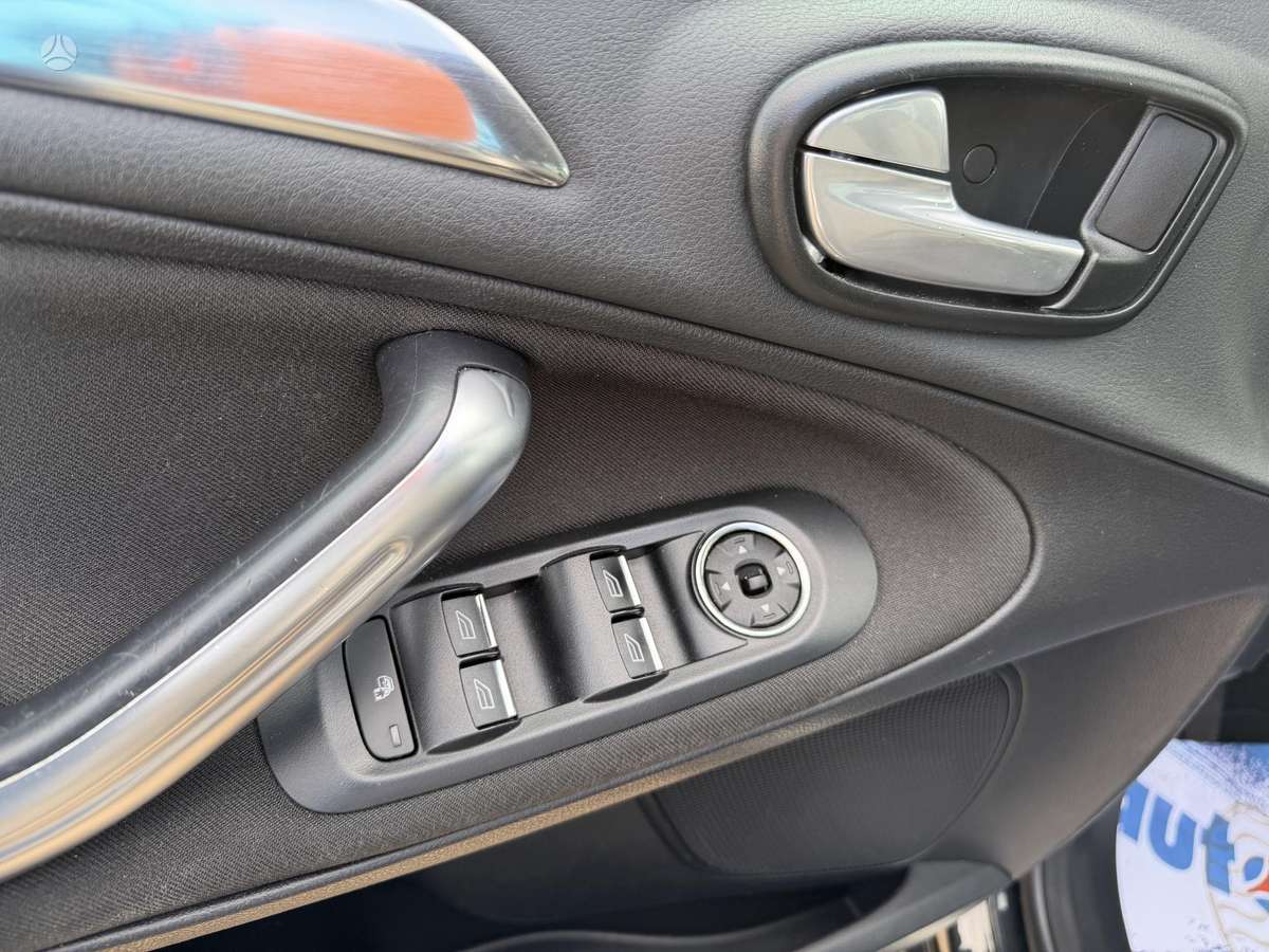 Ford S-MAX 2012 — photo 14