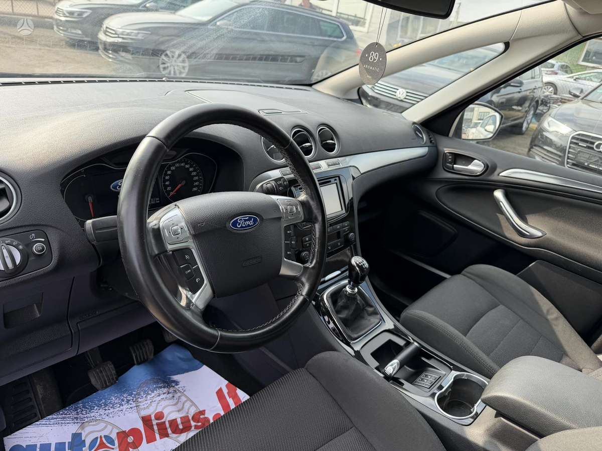 Ford S-MAX 2012 — photo 15
