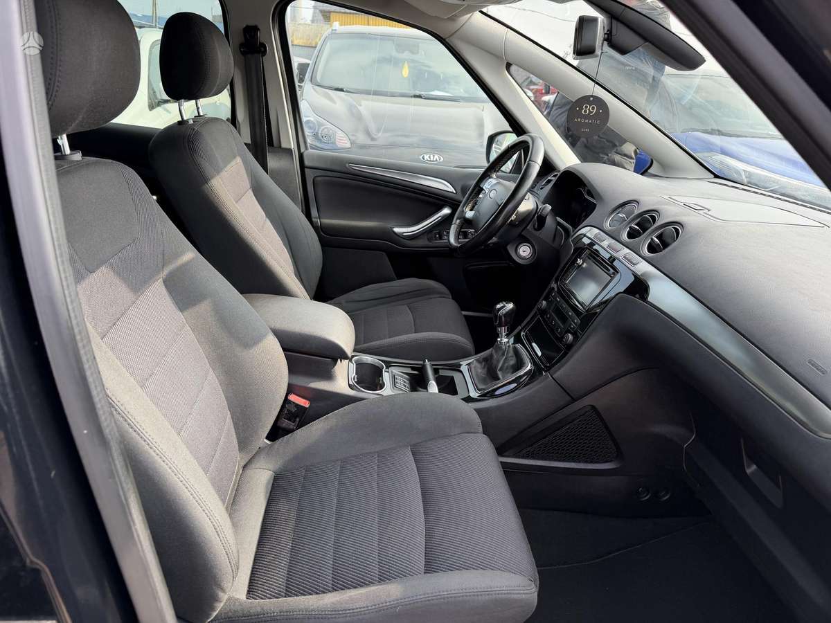 Ford S-MAX 2012 — photo 16