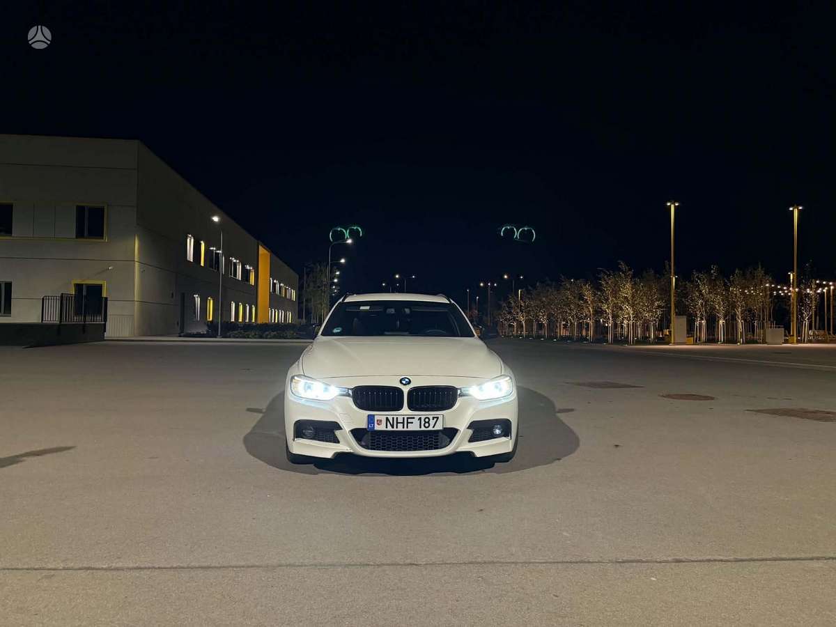 BMW 320 2013 — вигляд ззаду