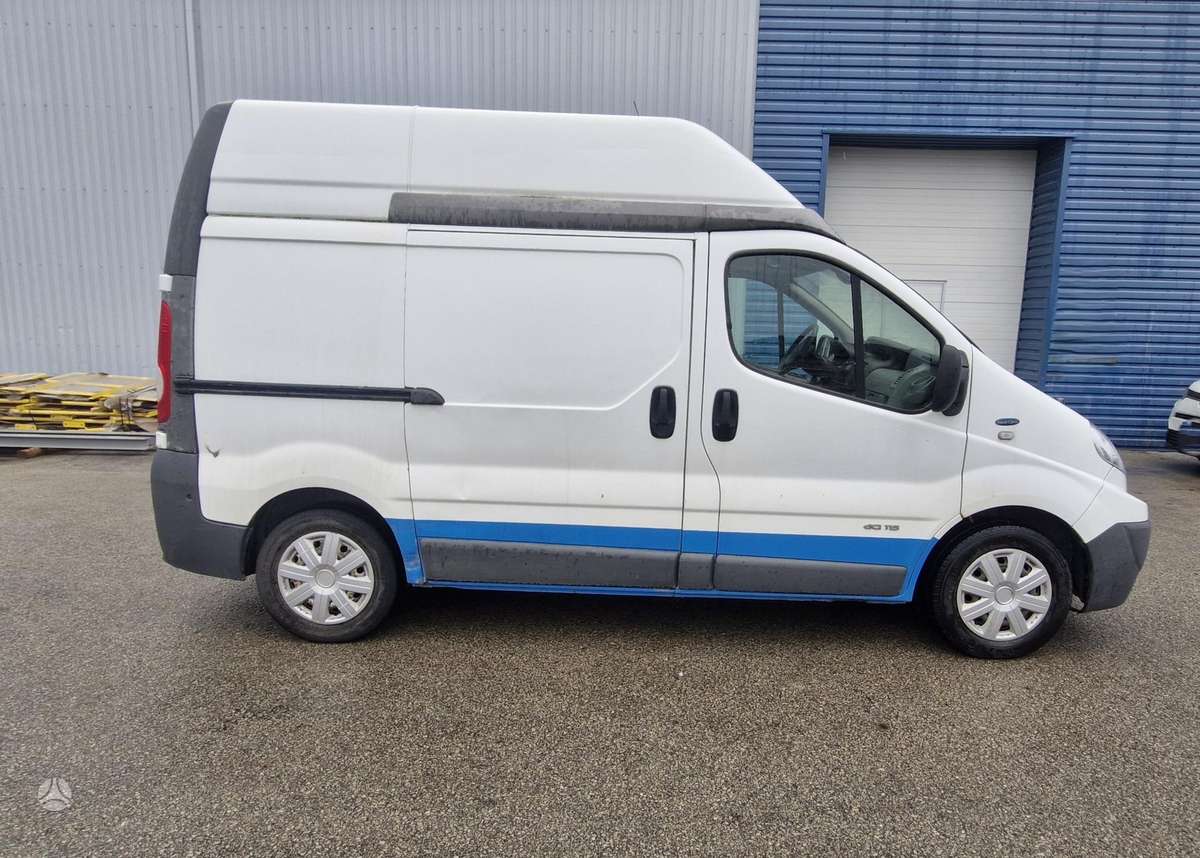 Renault Trafic 2014 — photo 9