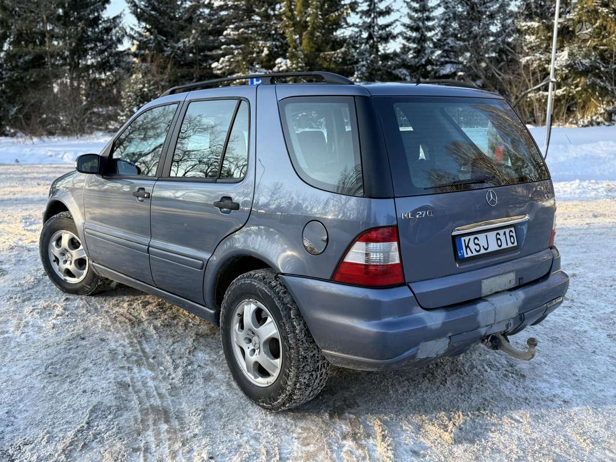 Mercedes-Benz ML270 2004 — салон