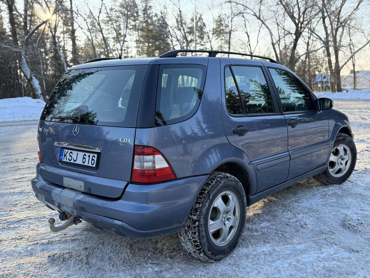 Mercedes-Benz ML270 2004 — двигун 2700 cm³, 163 HP (120kW)