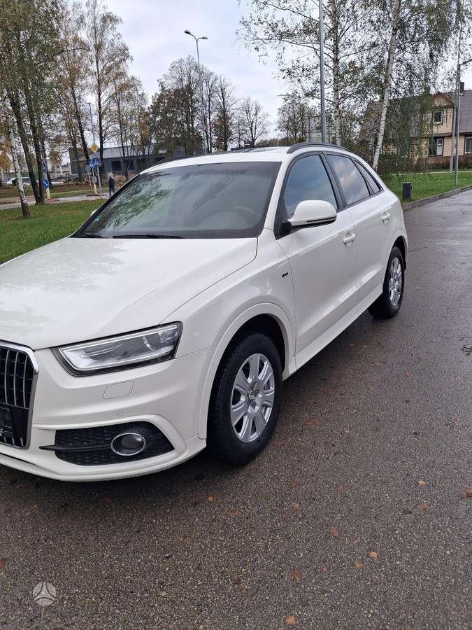 Audi Q3 2012 — вигляд ззаду