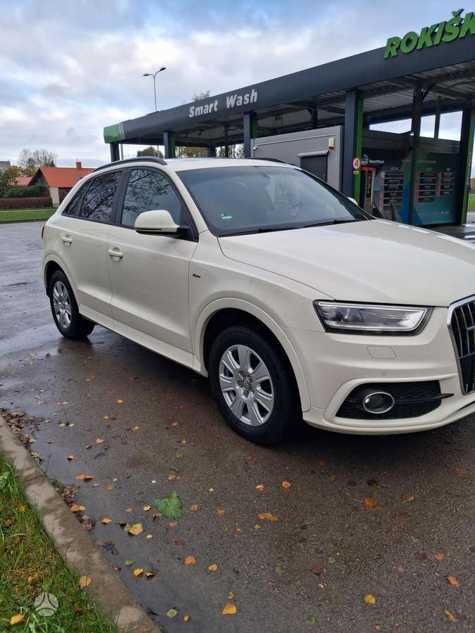 Audi Q3 2012 — салон