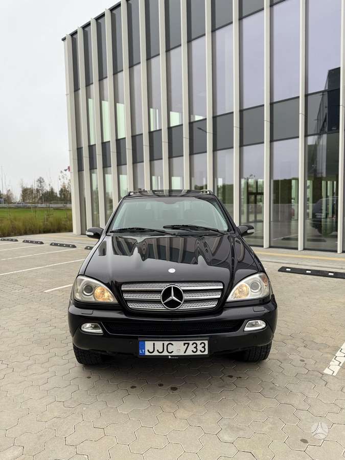 Mercedes-Benz ML270 2004 — rear view