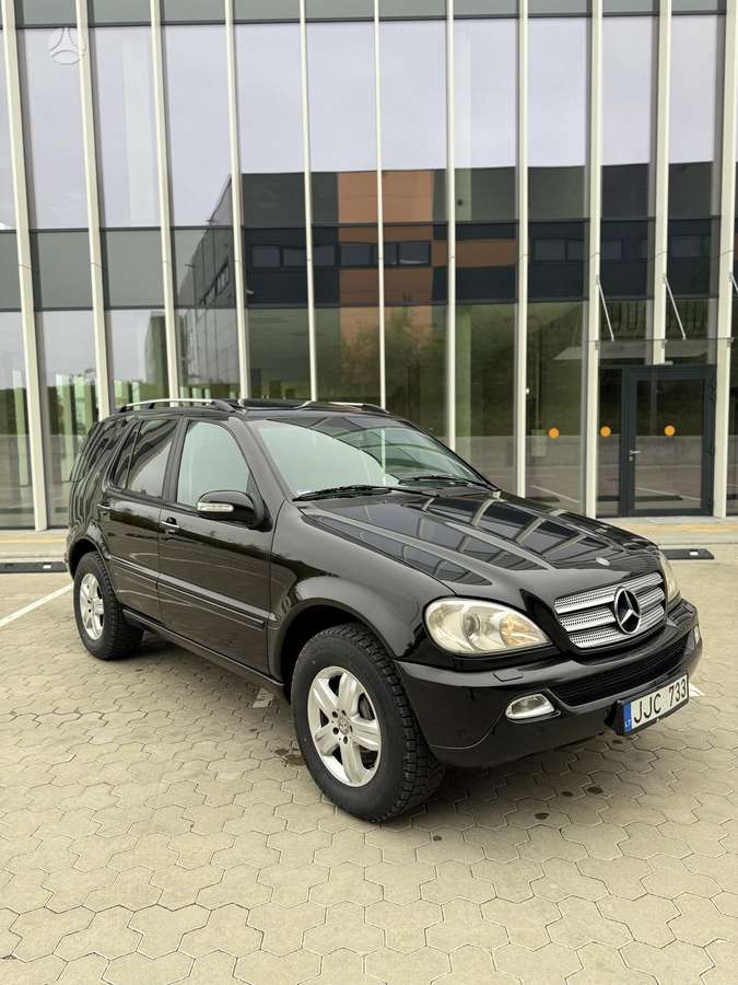 Mercedes-Benz ML270 2004 — interior