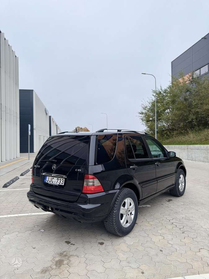 Mercedes-Benz ML270 2004 — engine 2700 cm³, 163 HP (120kW)