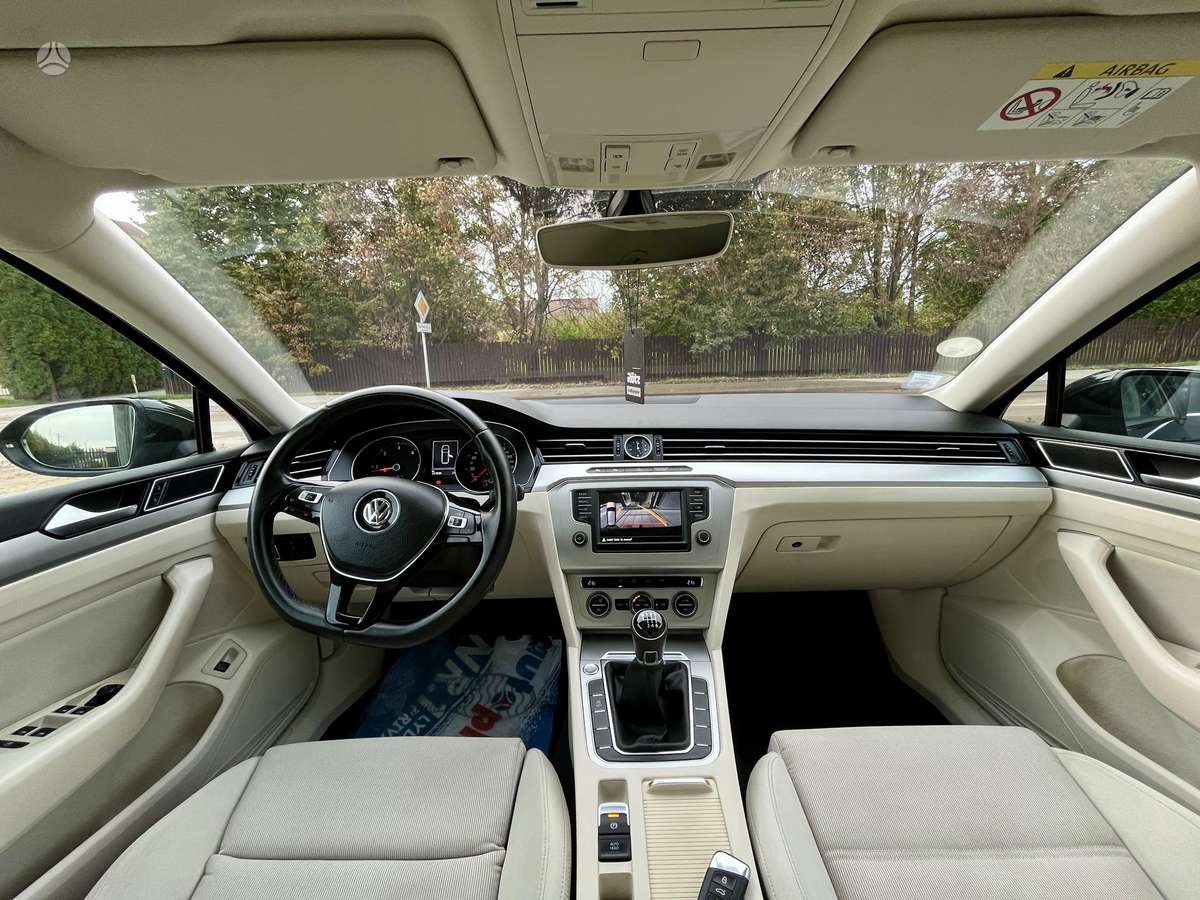 Volkswagen Passat 2015 — салон