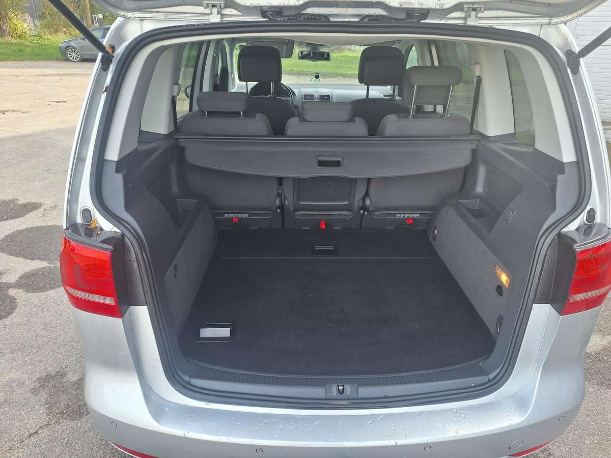 Volkswagen Touran 2013 — photo 11