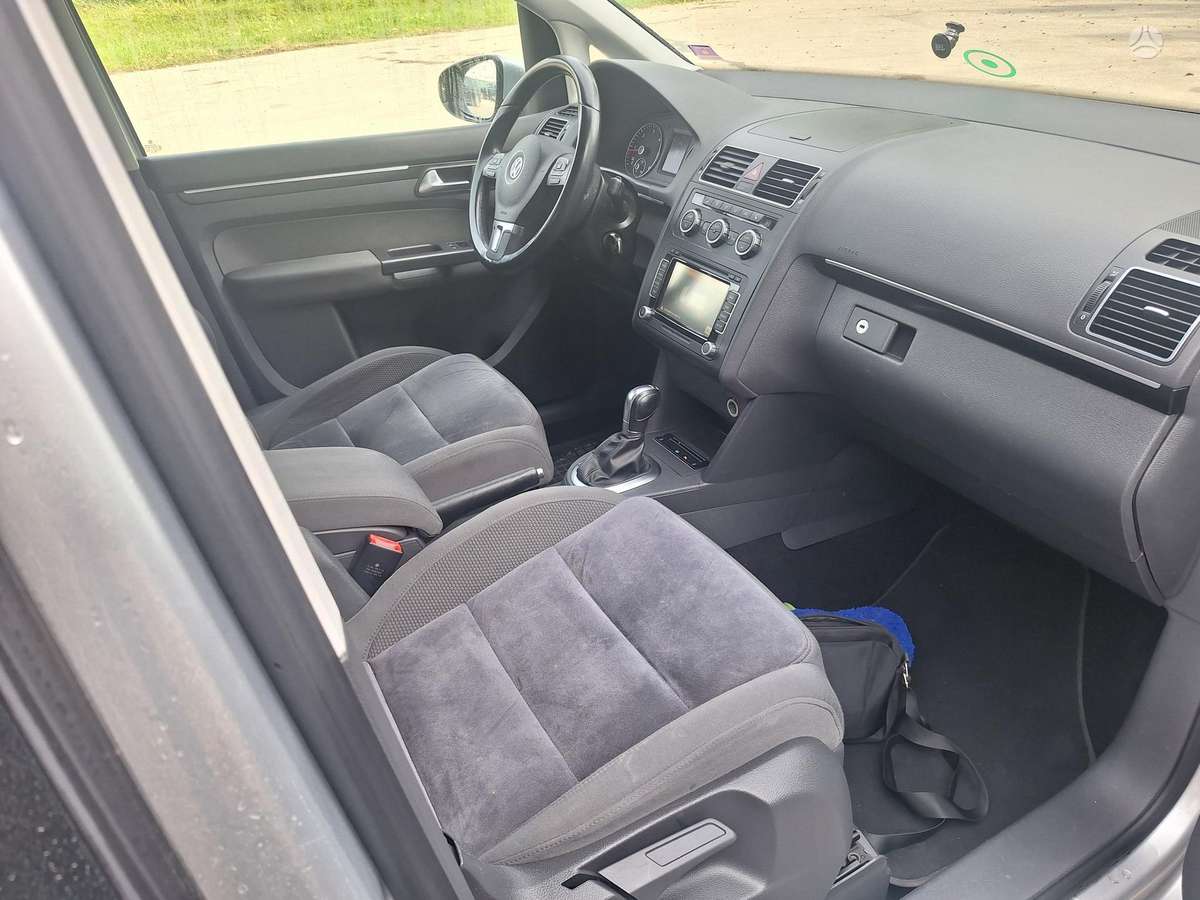 Volkswagen Touran 2013 — photo 14