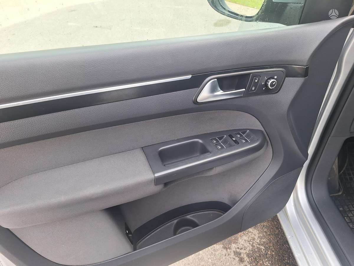 Volkswagen Touran 2013 — photo 15