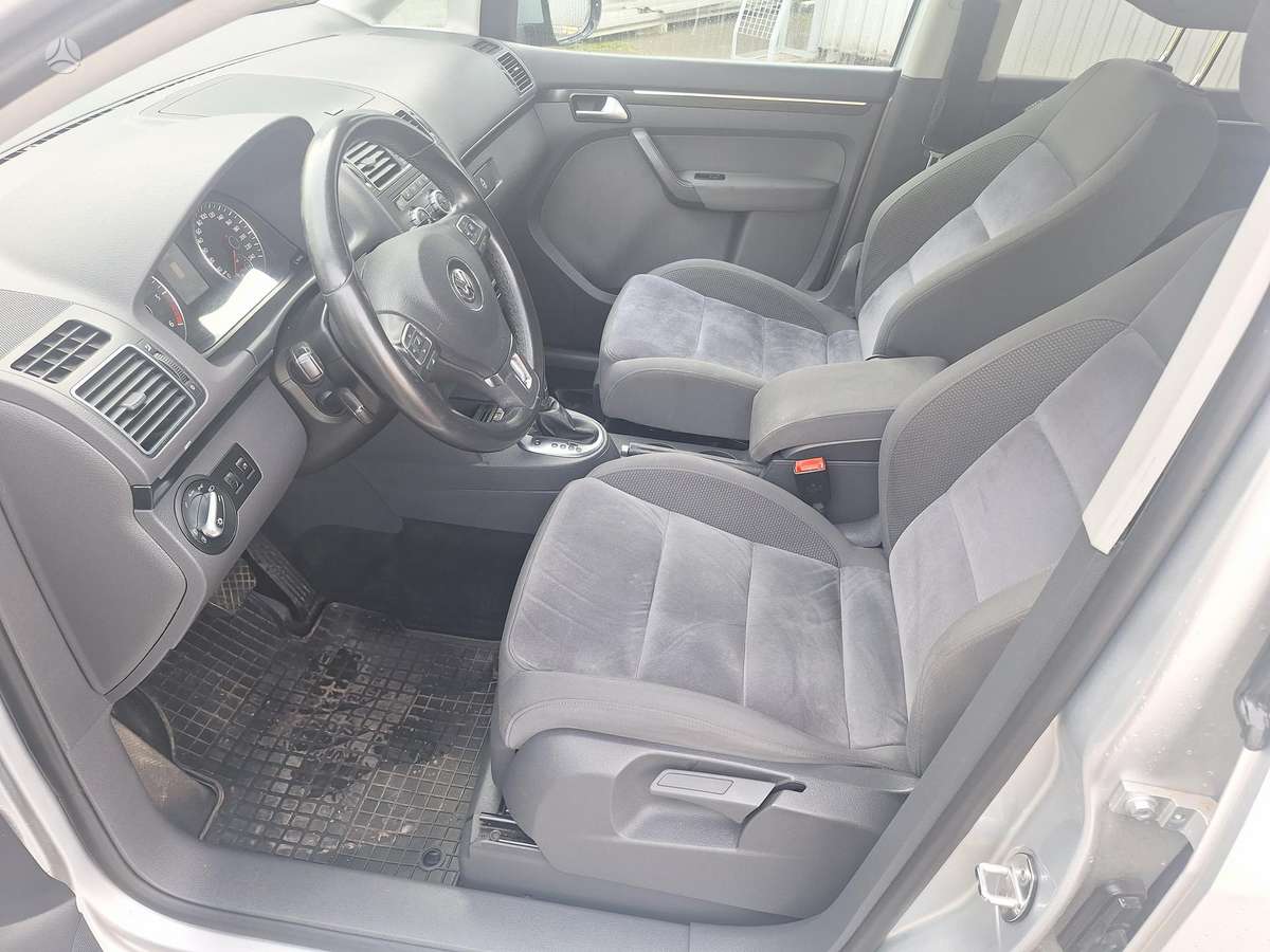 Volkswagen Touran 2013 — photo 16