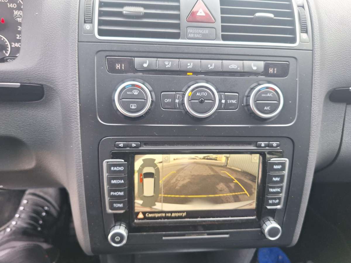 Volkswagen Touran 2013 — photo 18