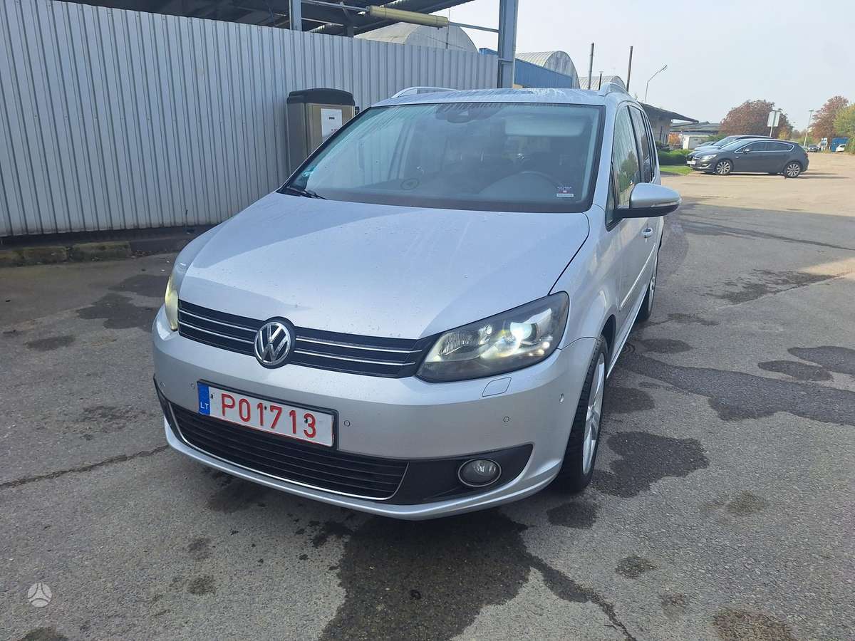 Volkswagen Touran 2013 — rear view