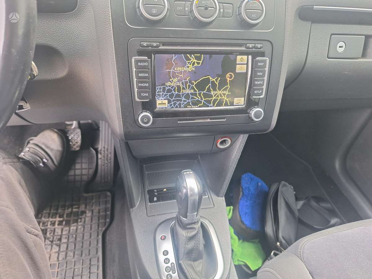 Volkswagen Touran 2013 — photo 20