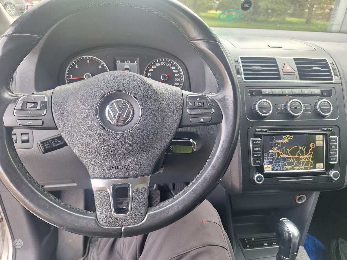 Volkswagen Touran 2013 — photo 21