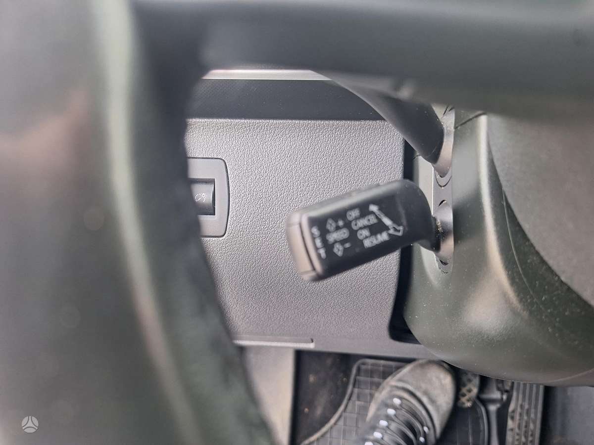 Volkswagen Touran 2013 — photo 22