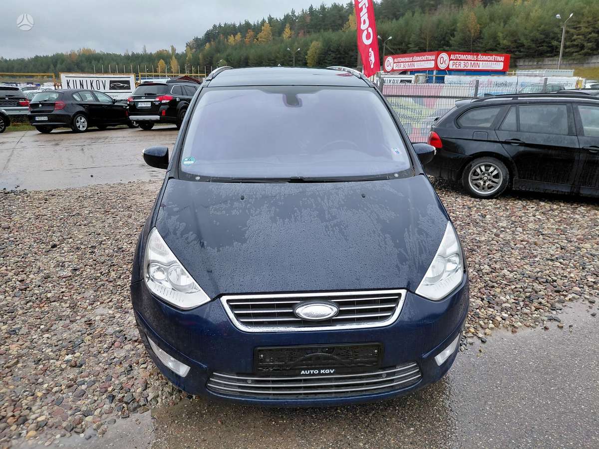Ford Galaxy 2012 — rear view