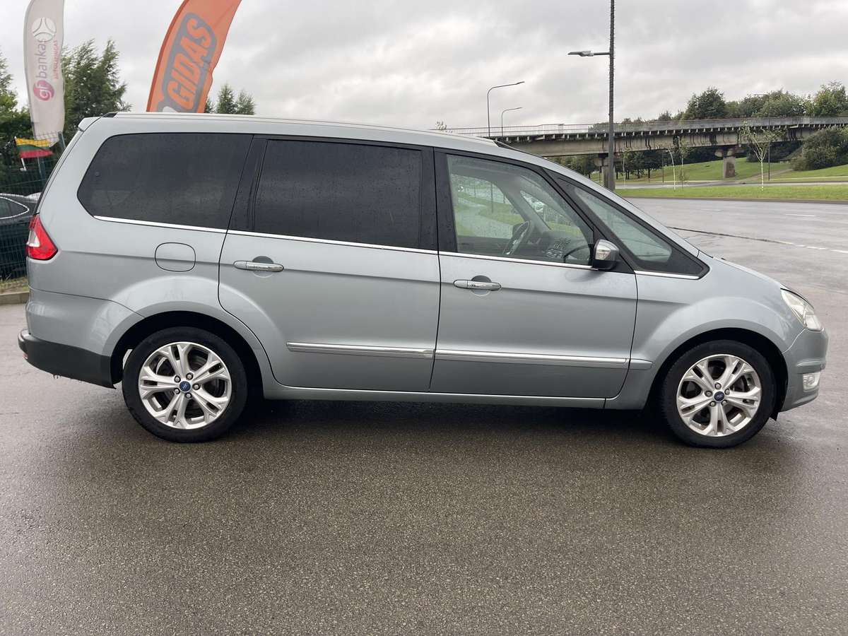 Ford Galaxy 2011 — photo 16