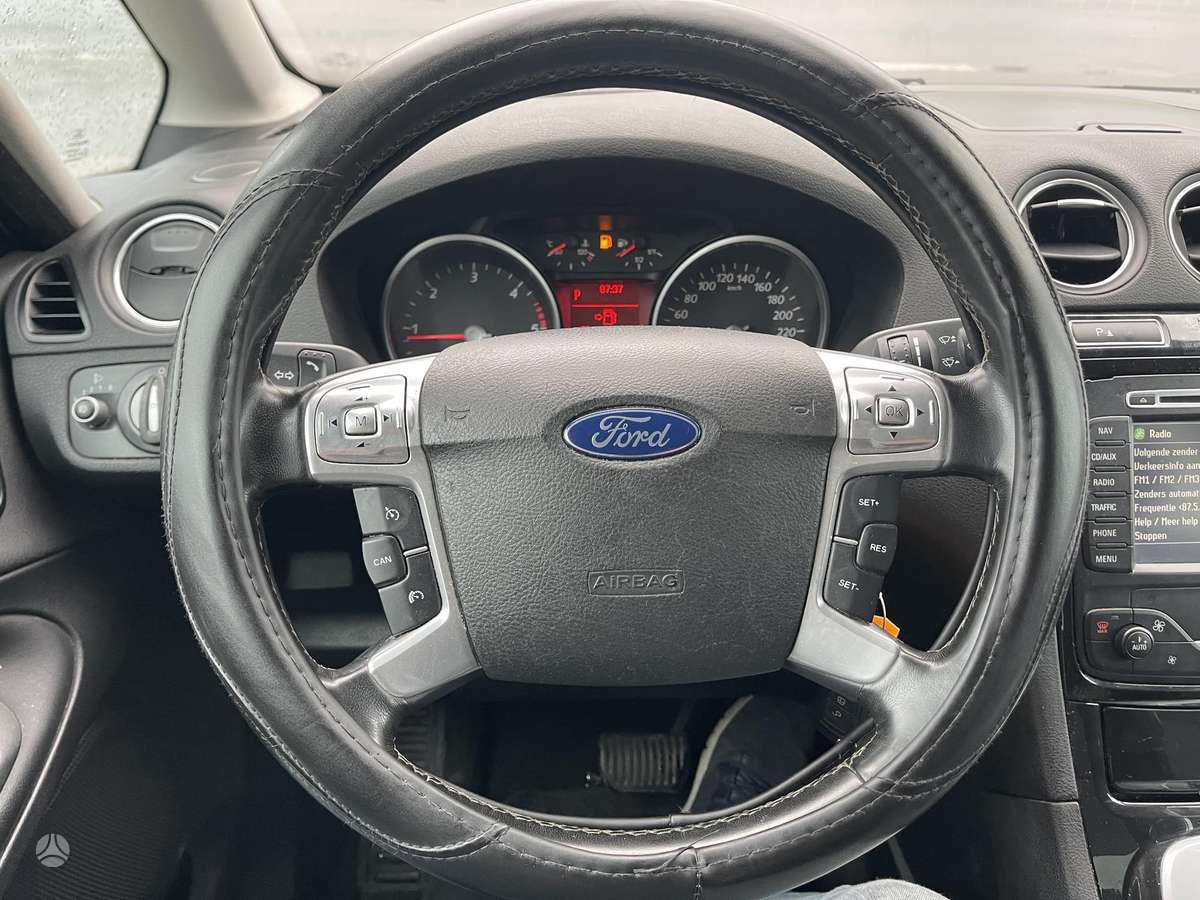 Ford Galaxy 2011 — photo 19