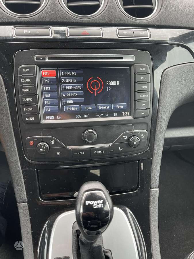 Ford Galaxy 2011 — photo 22