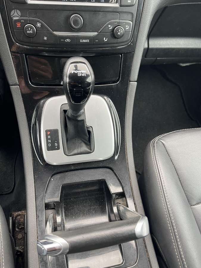Ford Galaxy 2011 — photo 23