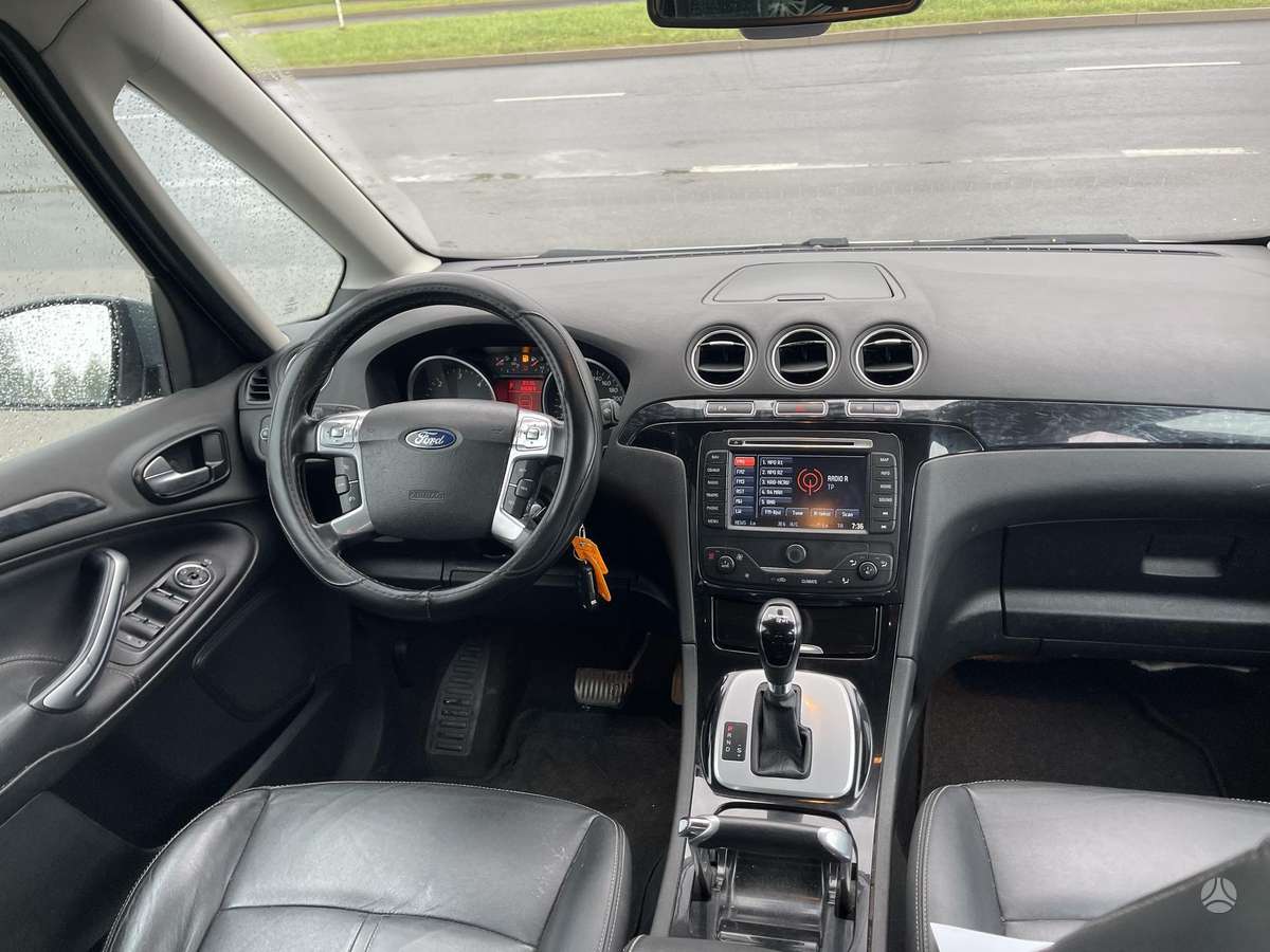 Ford Galaxy 2011 — photo 26