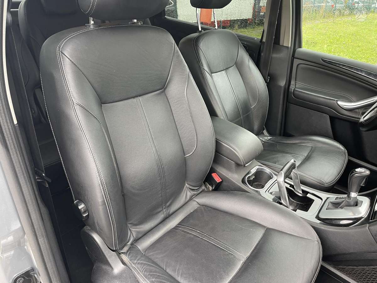 Ford Galaxy 2011 — photo 29