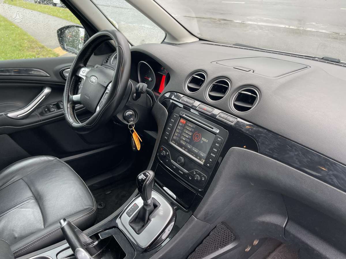 Ford Galaxy 2011 — photo 30