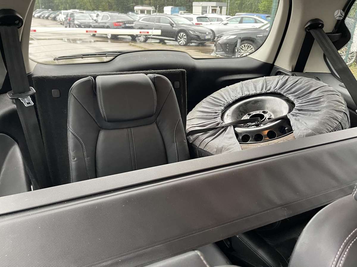 Ford Galaxy 2011 — photo 31