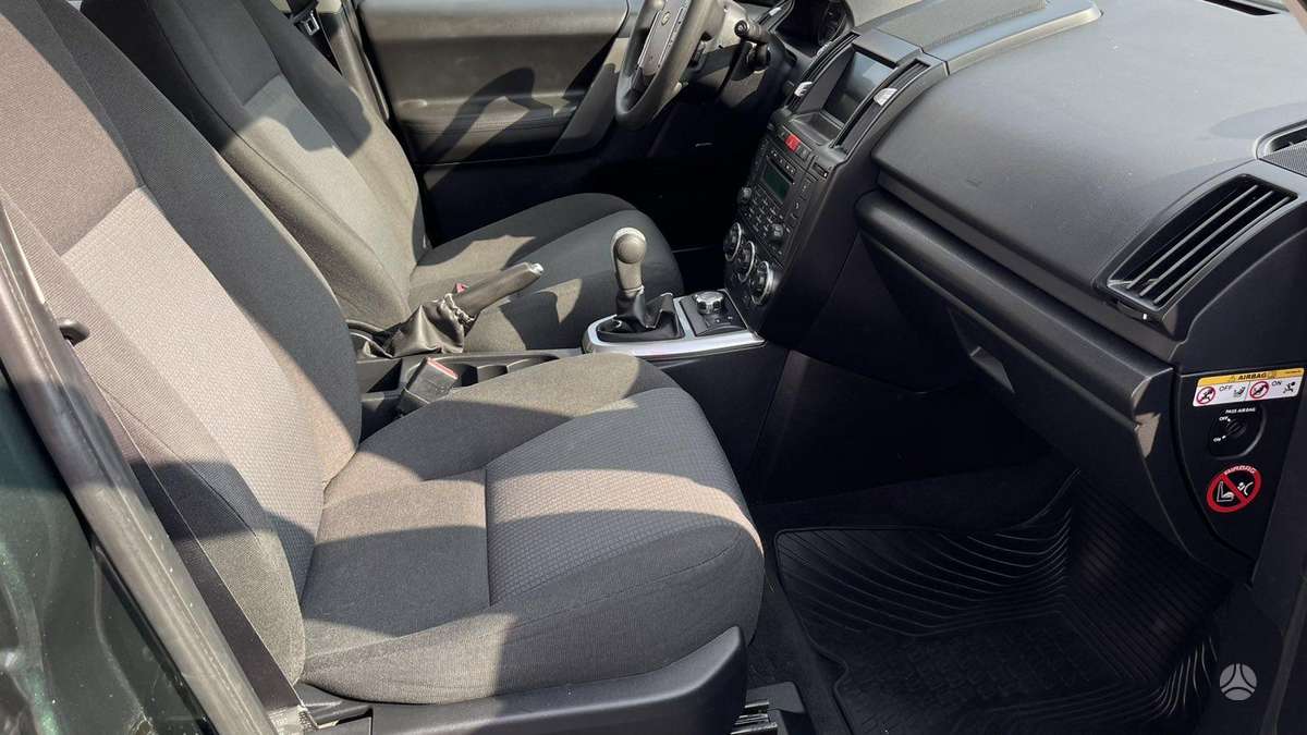 Land Rover 2010 — photo 17