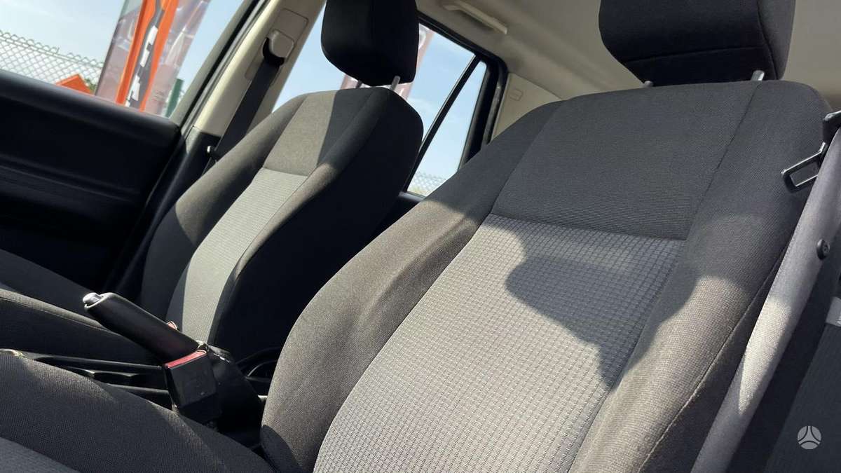 Land Rover 2010 — photo 18