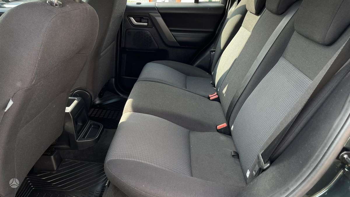 Land Rover 2010 — photo 19