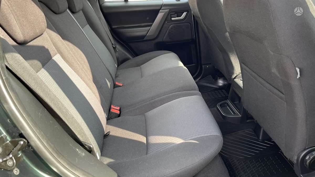 Land Rover 2010 — photo 20